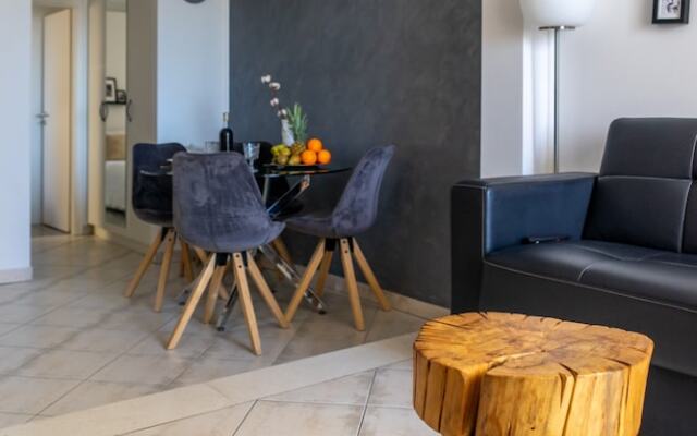 Modern Apartment With Balcony, Near Shopping Mall