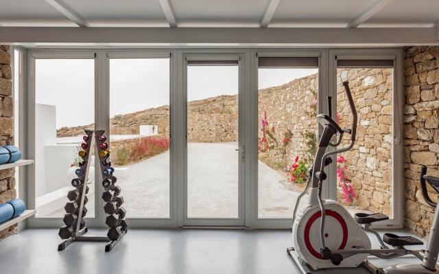 Epic Twin Luxurious 14 Bedrooms Villa for 28