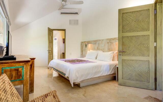 Puerto Aventuras Villa Sleeps 10 with Pool