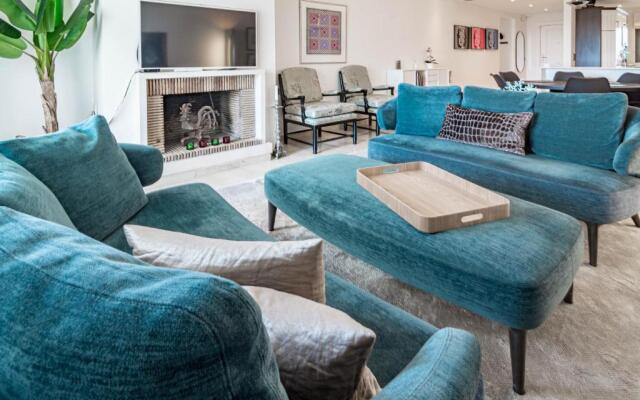 CB1- Sweet flat, shared pool in perfect location