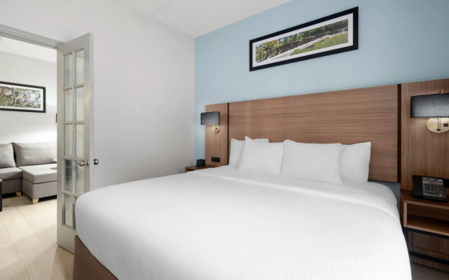 La Quinta Inn & Suites by Wyndham Raleigh Cary