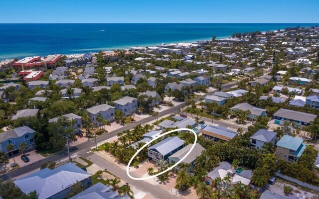 Splash Of Lime 3 Bedroom Home by RedAwning