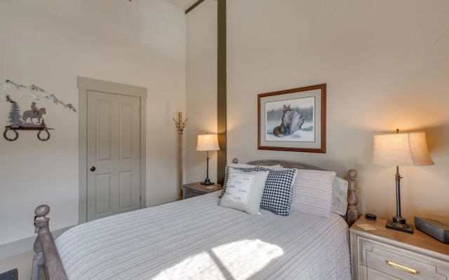Updated Rustic-chic Condo on Ouray's Main Street!