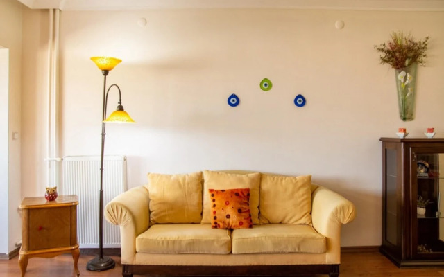 Vibrant Flat Near Trendy Attractions in Karsiyaka