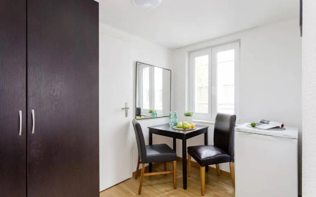 Swiss Star Guesthouse District 4
