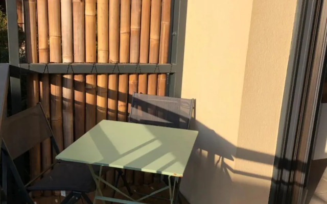 Studio indépendant à Sausset prox ville et plage