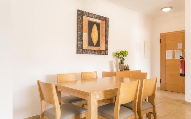 B08 - Central 2 Bed with Spa and Pool