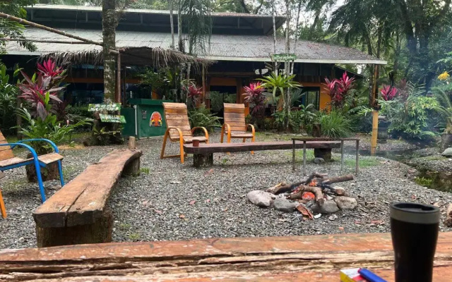 Palapa Hut Hostel & Camping