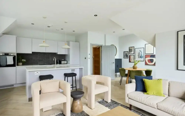 The Putney Sanctum - Beckoning 2bdr Flat With Balcony