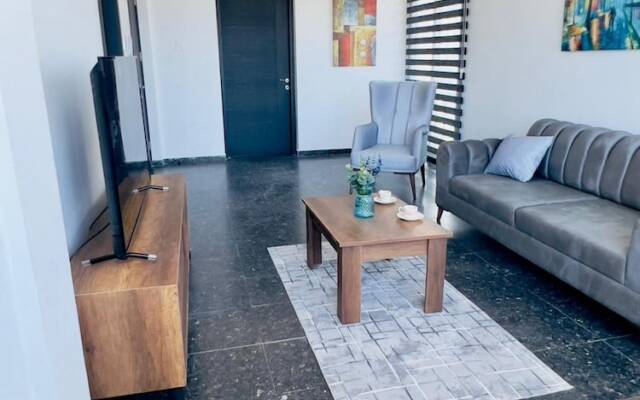 Cozy Sea View Retreat 1 min to Beach in Kyrenia