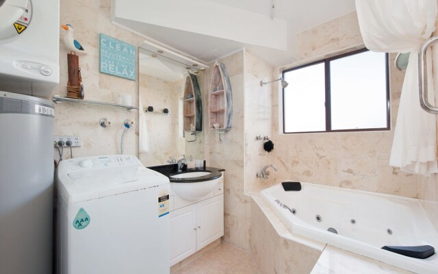 Intrepid, Unit 4/3 Intrepid Close