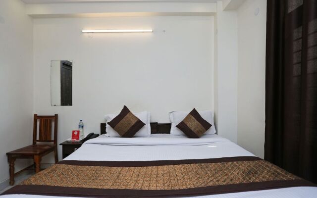 OYO 13280 Hotel Royal India