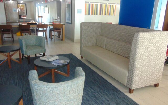 Holiday Inn Express & Suites Wapakoneta by IHG