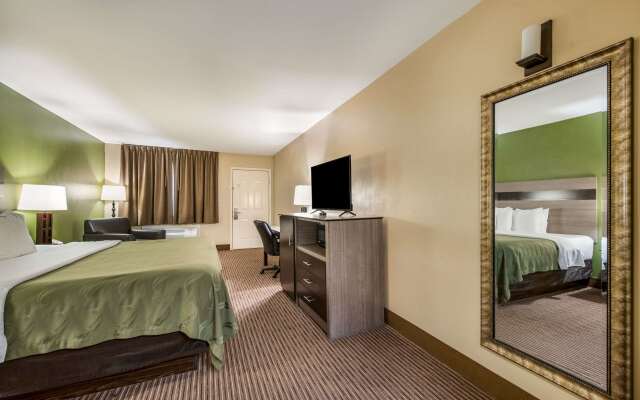 Quality Inn & Suites Garland - East Dallas