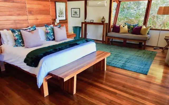 Makakatana Bay Lodge