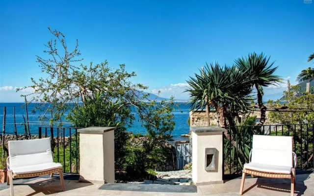 Villa Degli Dei - Private Waterfront Villa