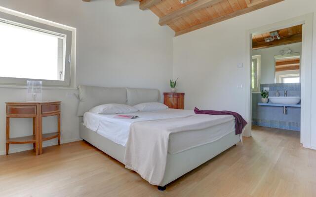 2Balsl   Montefreddo - Large Two Bedroom Split Level