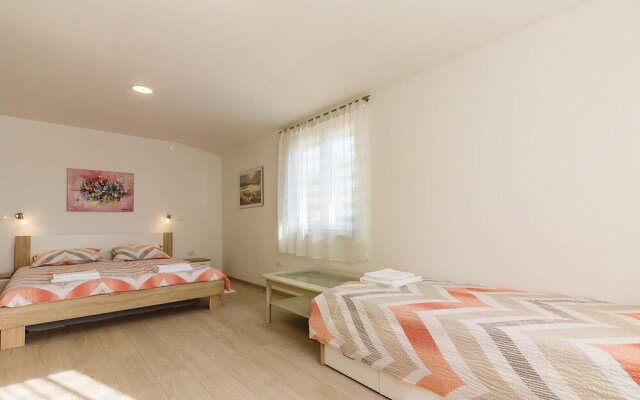 Stunning Home in Pula With Wifi and 6 Bedrooms