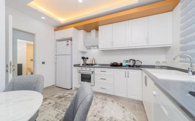 Central Located Big Spacious Flat in Muratpasa