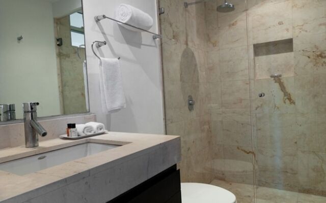 Elements Penthouse 6 3 Bedroom Condo by RedAwning