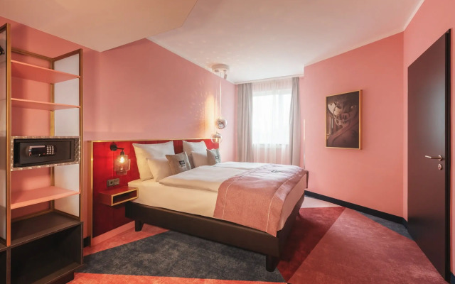 Holiday Inn, the niu - Loco Munich North by IHG