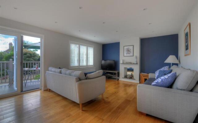 2 Studley Gardens