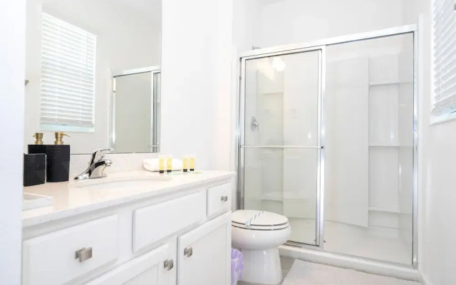 Stunning 15 Suites Close to Disney