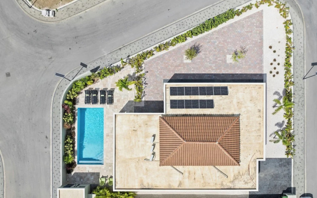Villa Amber with pool at mambo beach