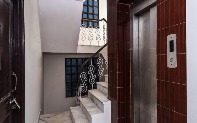 OYO 15624 Golden Plaza