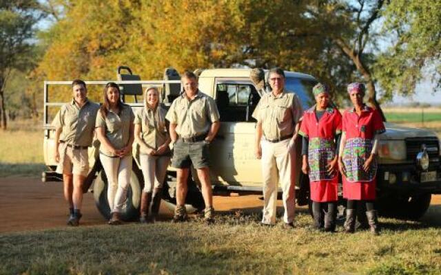 Re a Lora Lodge
