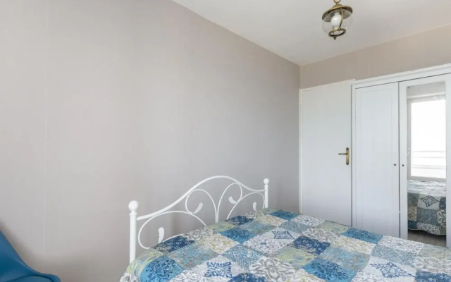Charming Apartment in Courseulles sur Mer Near Seabeach