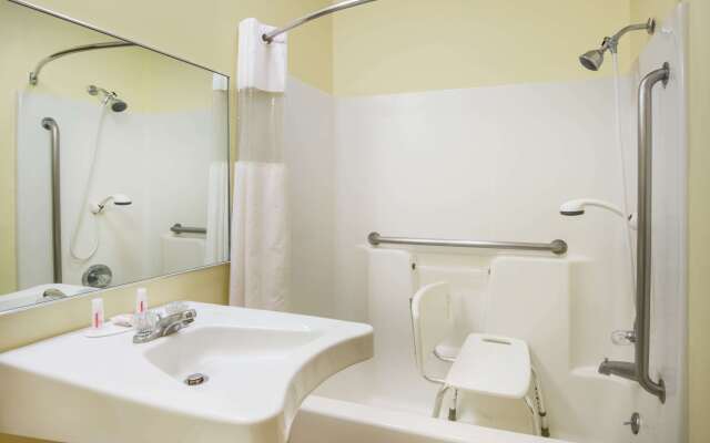 Super 8 by Wyndham Colby