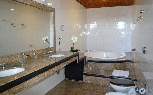 Dimas Lessa Hotel