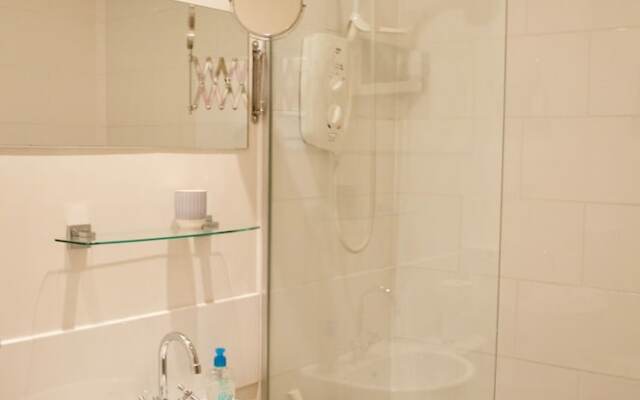 1 Bedroom Ground Floor Colony Flat