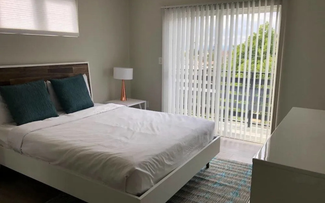 Brand NEW Luxury 3bdr Townhome In Silver Lake