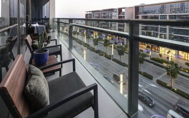 Luxury Apartment Stroll Away From City Walk