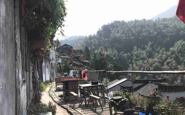 Xiuning wood pear hong home stay in the cloud