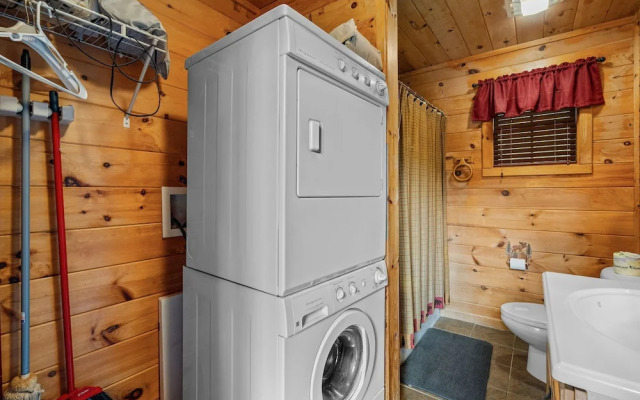 Caught Ya Peek'n 1 Bedroom Cabin by RedAwning