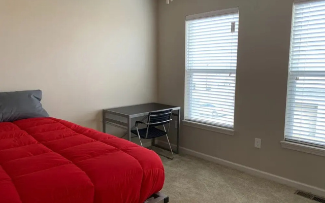 4 Bedroom Cozy House near City Attractions