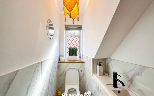 Beautiful Detached Villa - Jacuzzi Bath - Parking