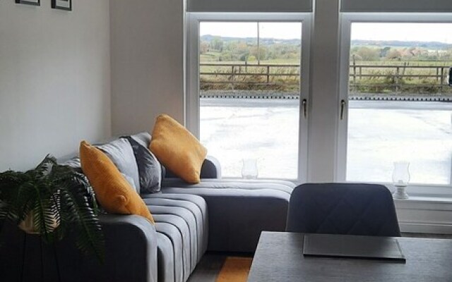 Cozy Lanarkshire Apartment With a View