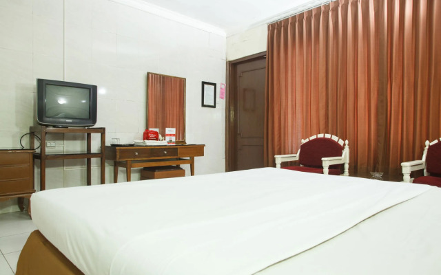 RedDoorz Near Tunjungan Plaza