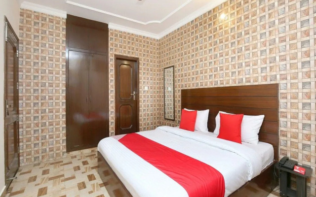 OYO 13700 Hotel Star Palace