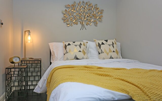 Neptune Townflats Premier 2 Bedrooms Condo Downtown Toronto