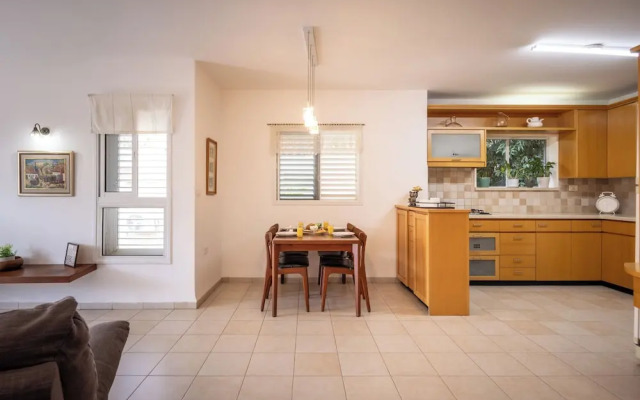 Homey Kiryat Haim Apt by Sea N Rent
