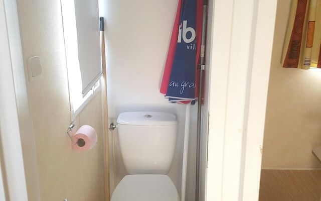 Property With 2 Bedrooms in Saint-jean-de-monts, With Pool Access, Fur