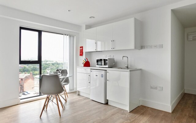 Comfortable Studio in Oldham, Minutes to Royal Oldham Hospital
