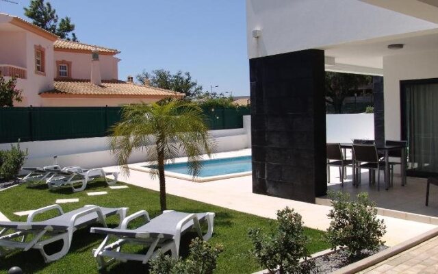 Novochoro Apartments & Villas