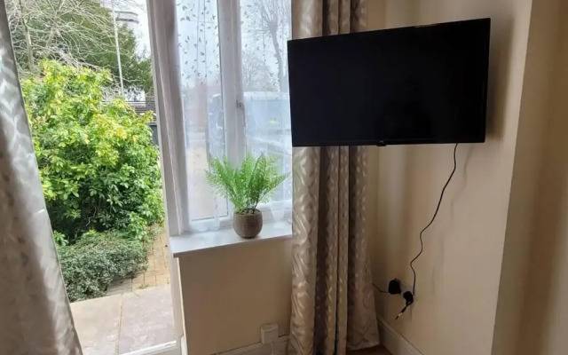 Cozy Central One Bedroom Flat