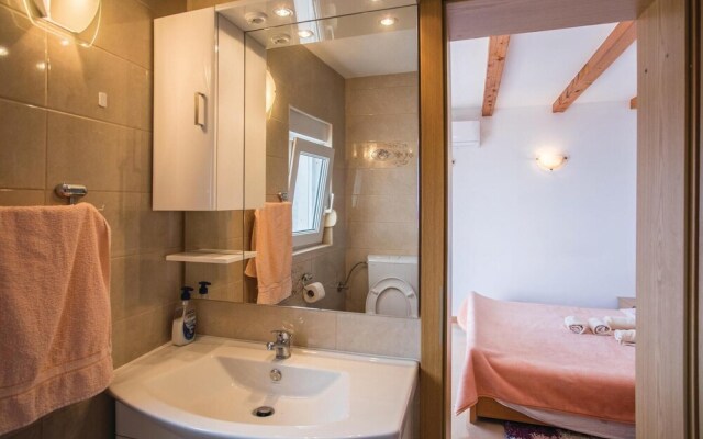 Beautiful Home in Komarna With Wifi and 2 Bedrooms